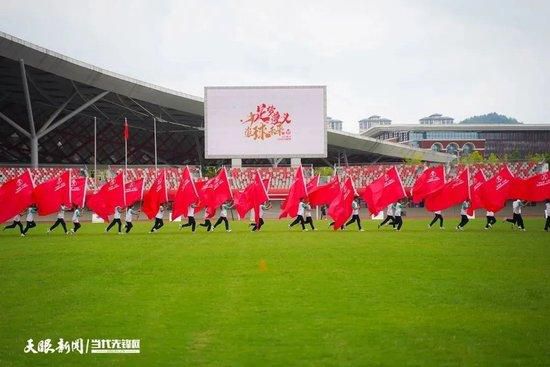 活动现场还播放了一支;登峰时刻短片，展现了新中国成立70年中从各行各业到每个普通人，不断攀登不断追梦的进取精神